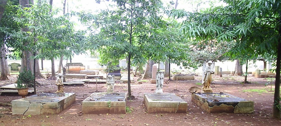 Museum Taman Prasasti 2005 cropped.jpg