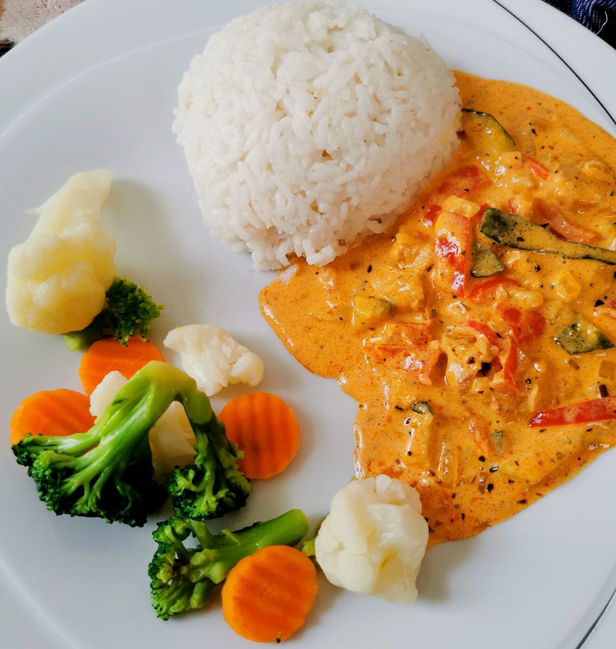 paprika huhn mit gemüse und reis.jpg