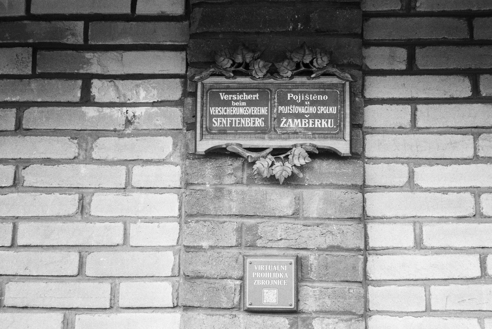 R1-05830-0004.jpg