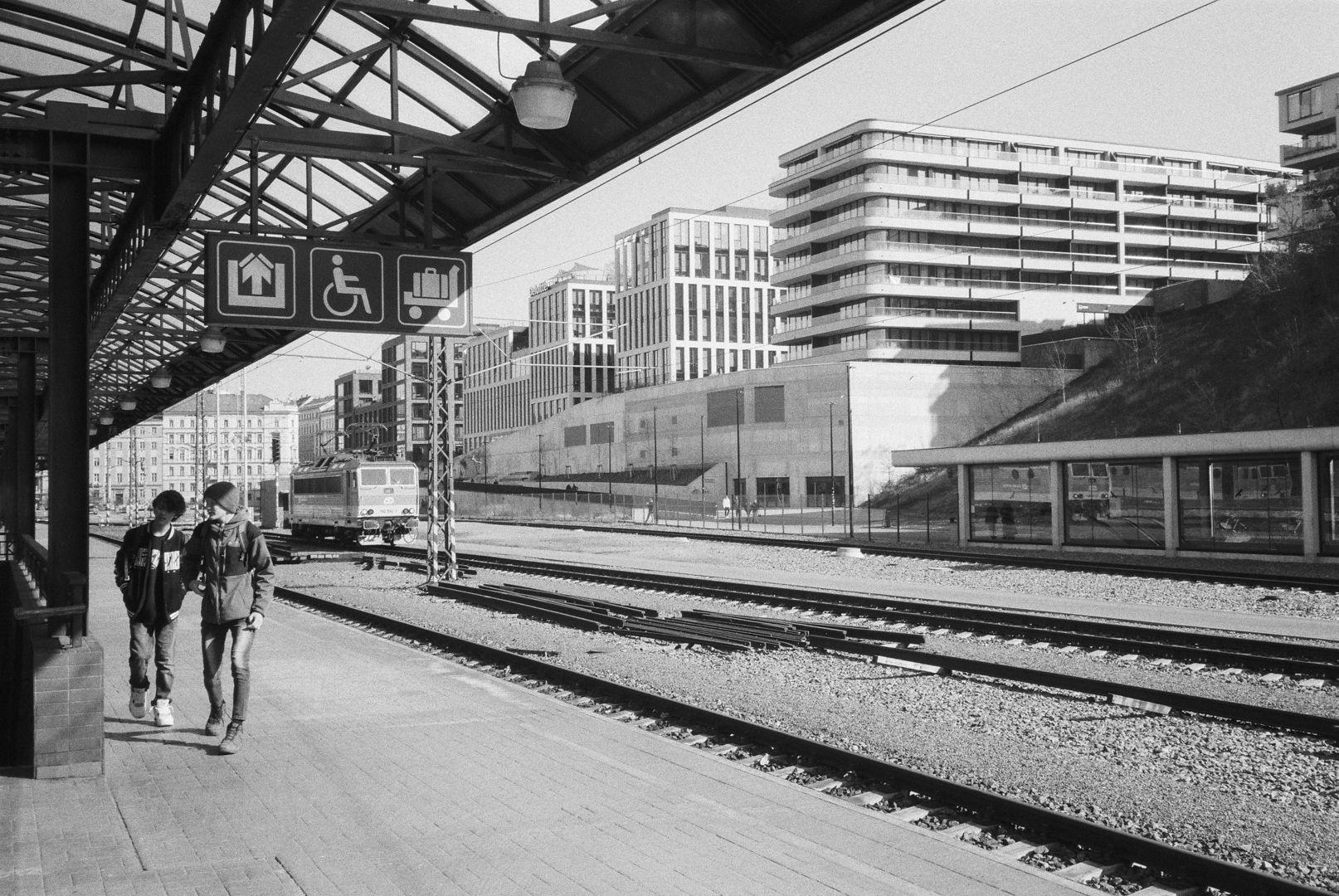 R1-02213-0002.jpg