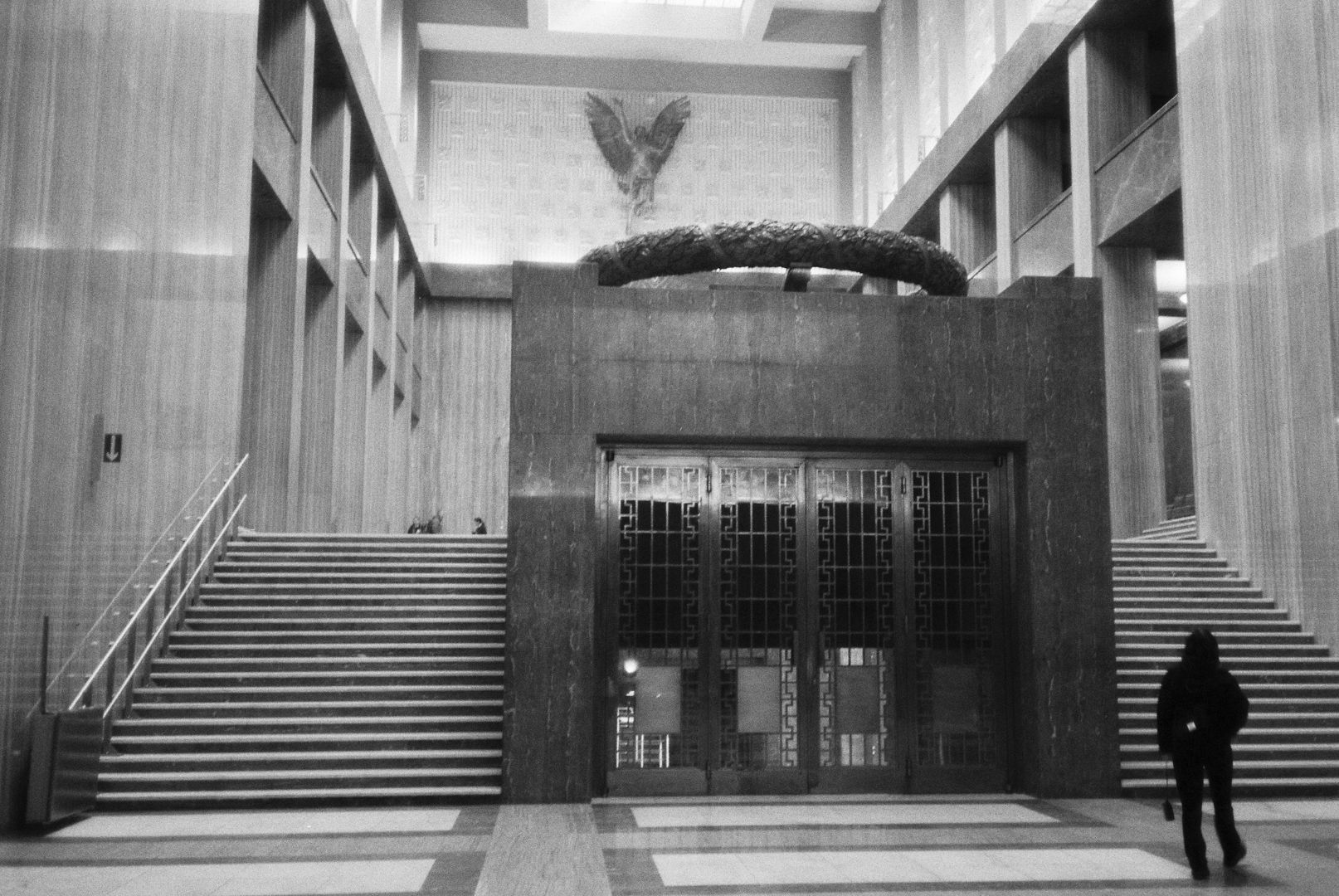 R1-02213-0010.jpg