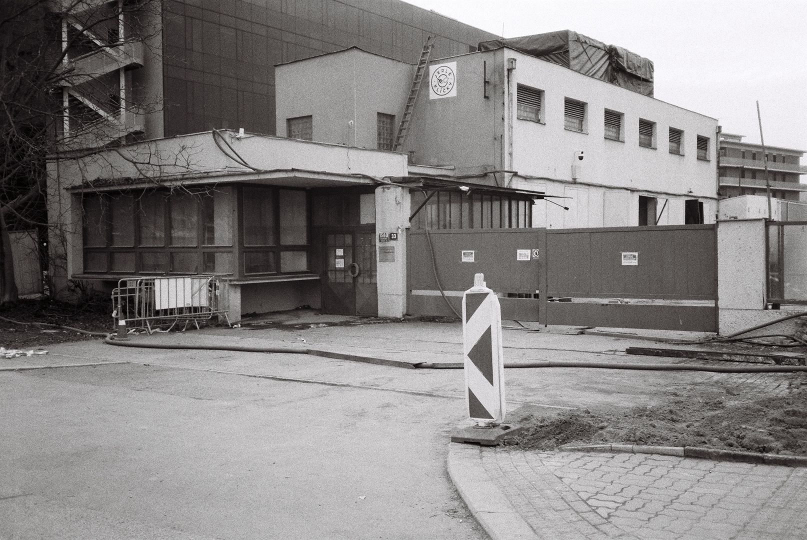 R1-02212-0024.jpg