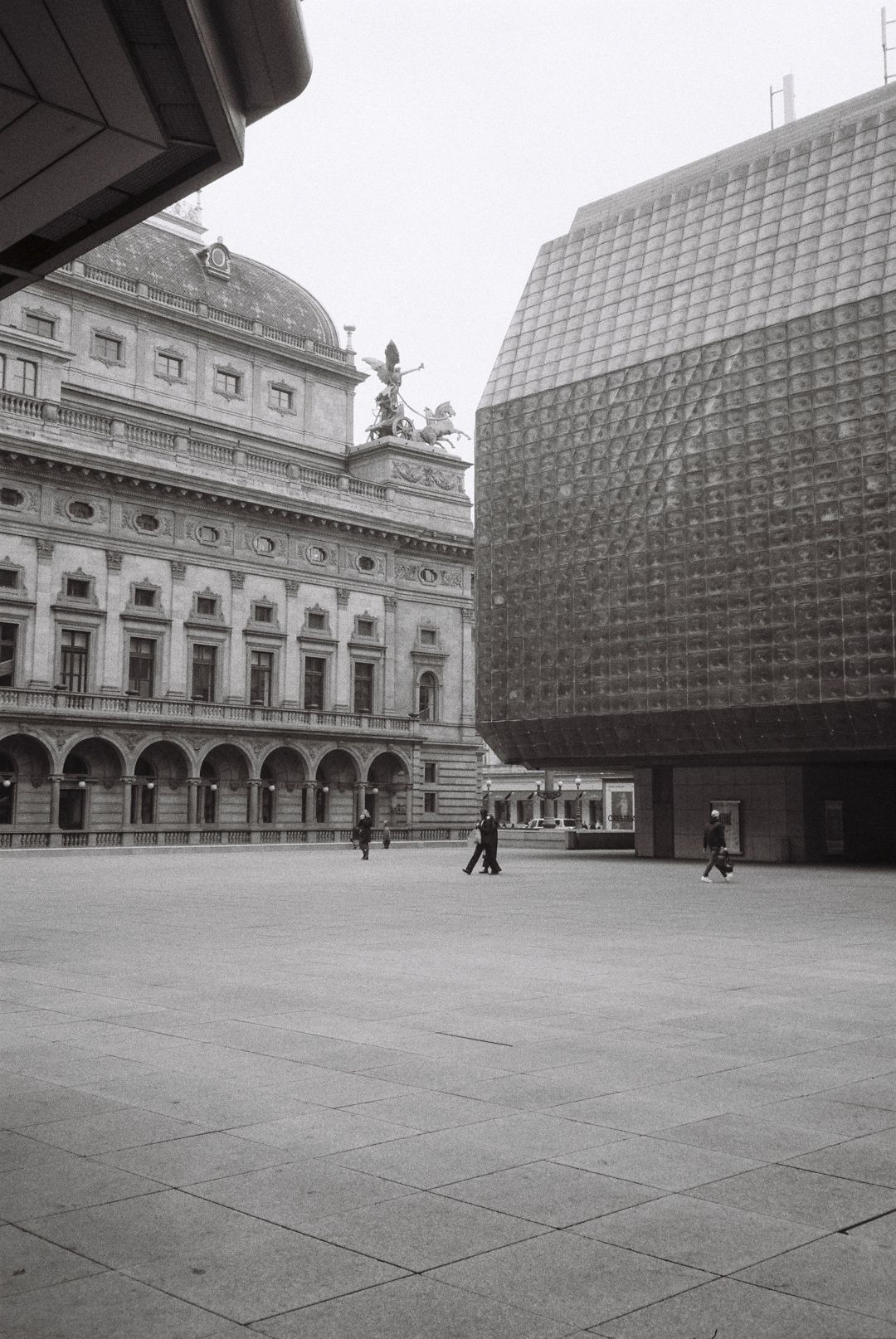 R1-01910-0030.jpg