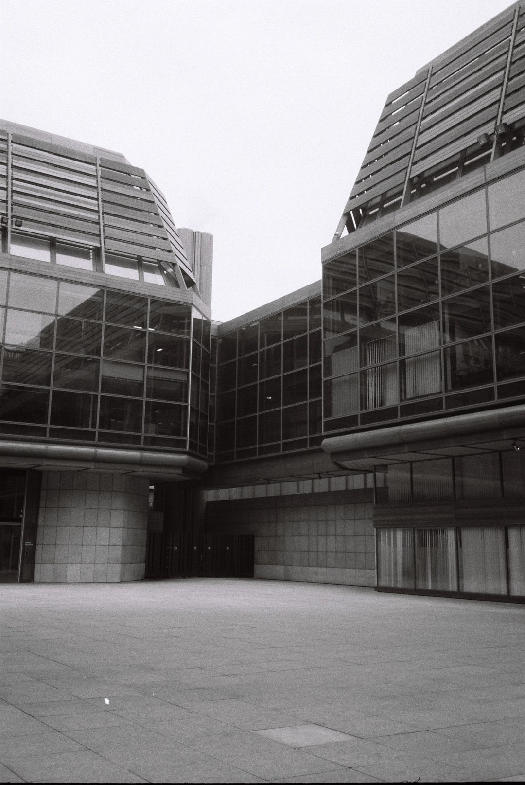 R1-01910-0035.jpg