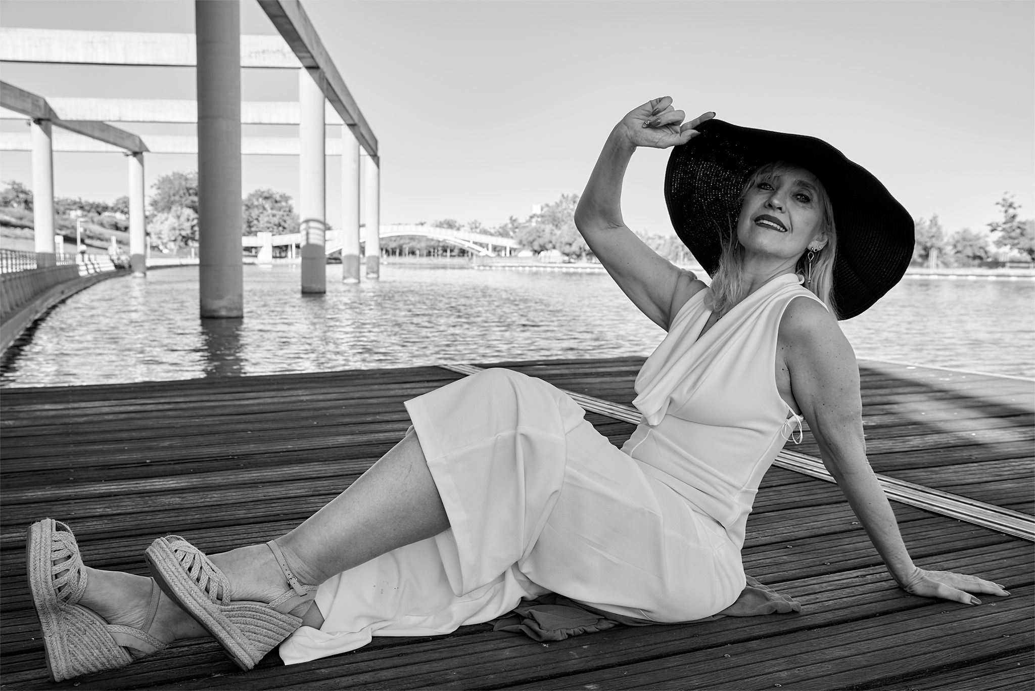 Sonia_embarcadero_1_blanco_y_n copia.jpg