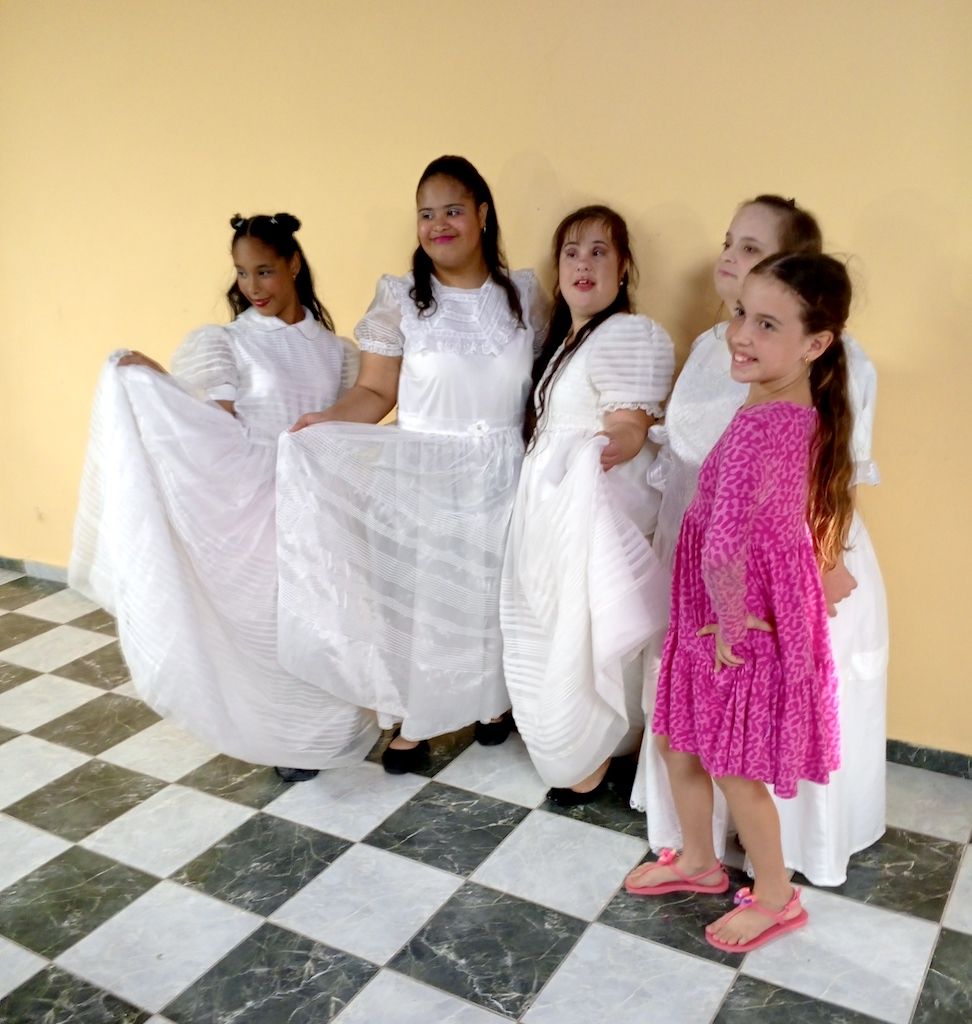 Lucia y las 4 Julieta.jpg