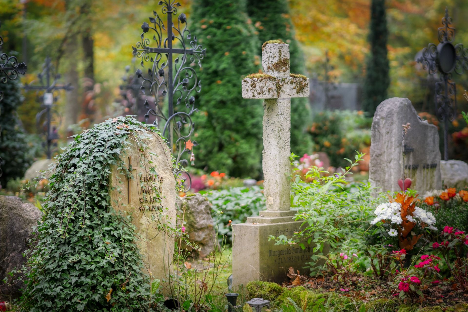 cemetery-g6abbc96fb_1920.jpg