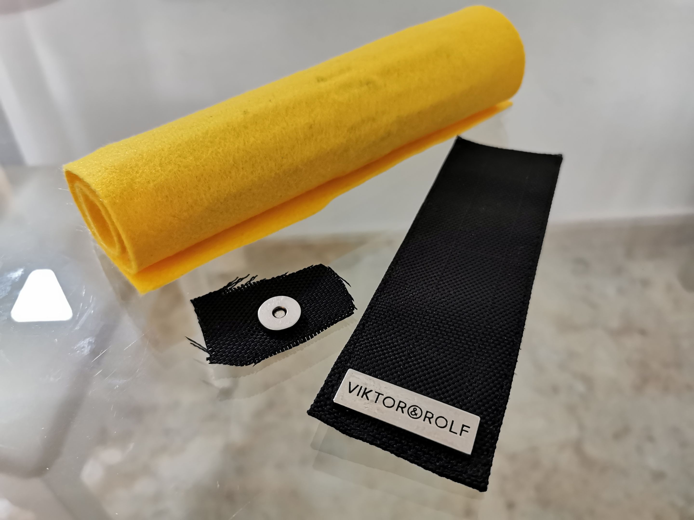 DIY roll-up pencil case from felt.jpg