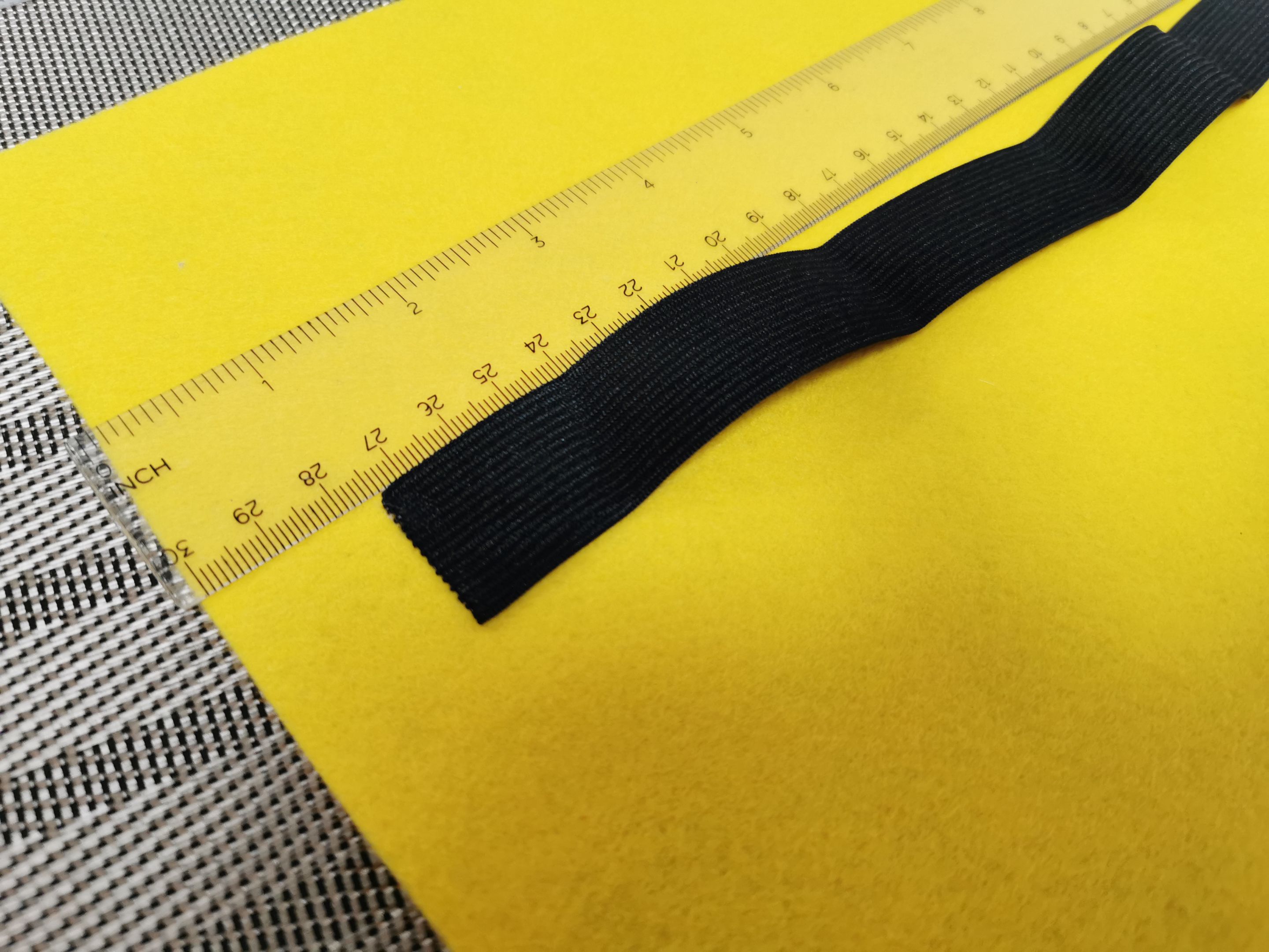 DIY roll-up pencil case from felt (12).jpg