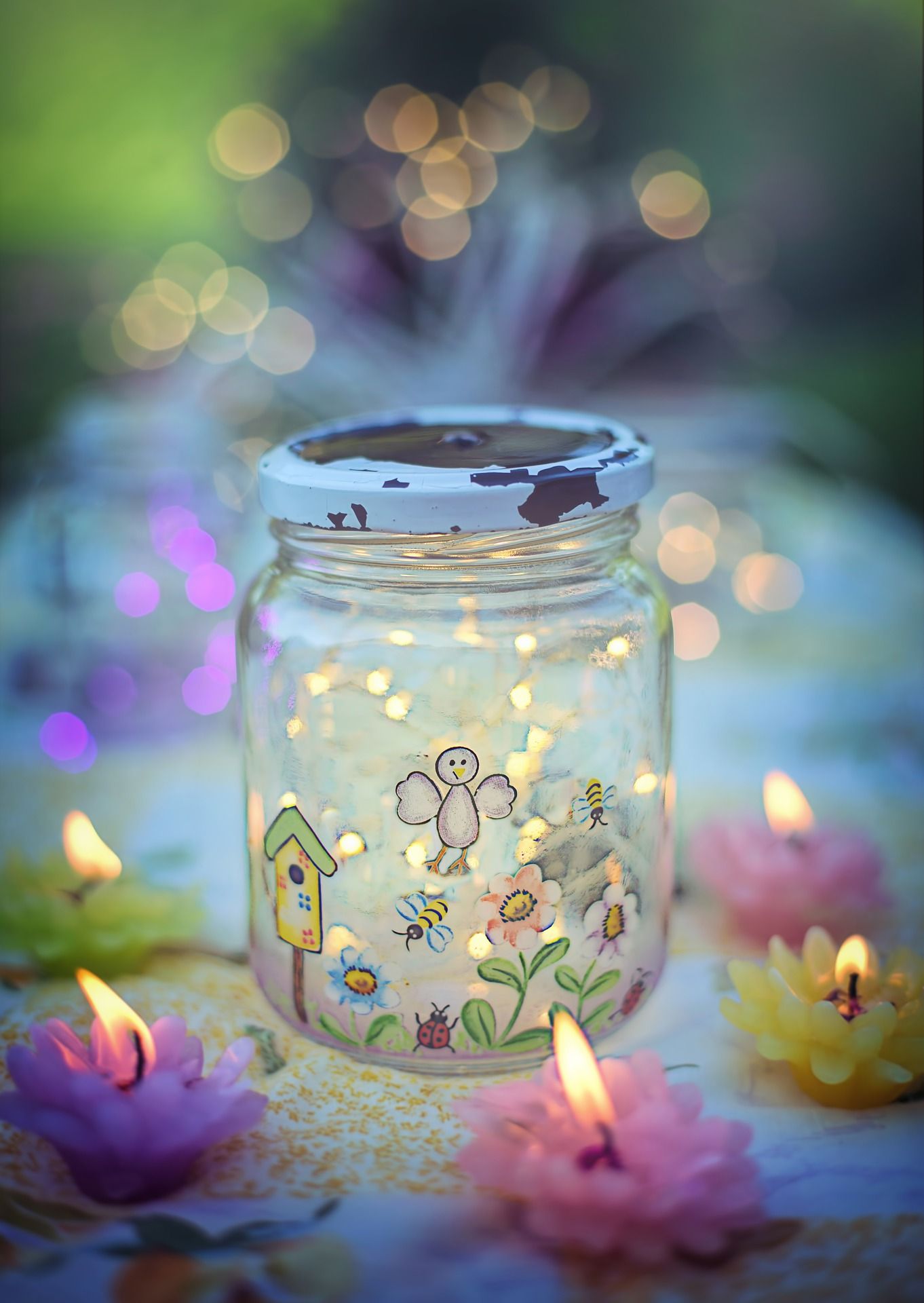 fireflies-in-jar-4356346_1920.jpg