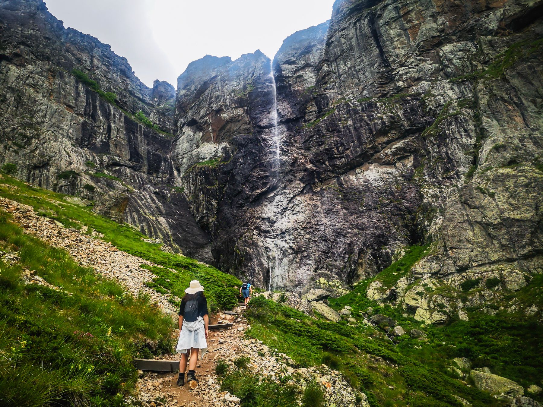 Hiking trip to Rayskoto Rraskalo Waterfall