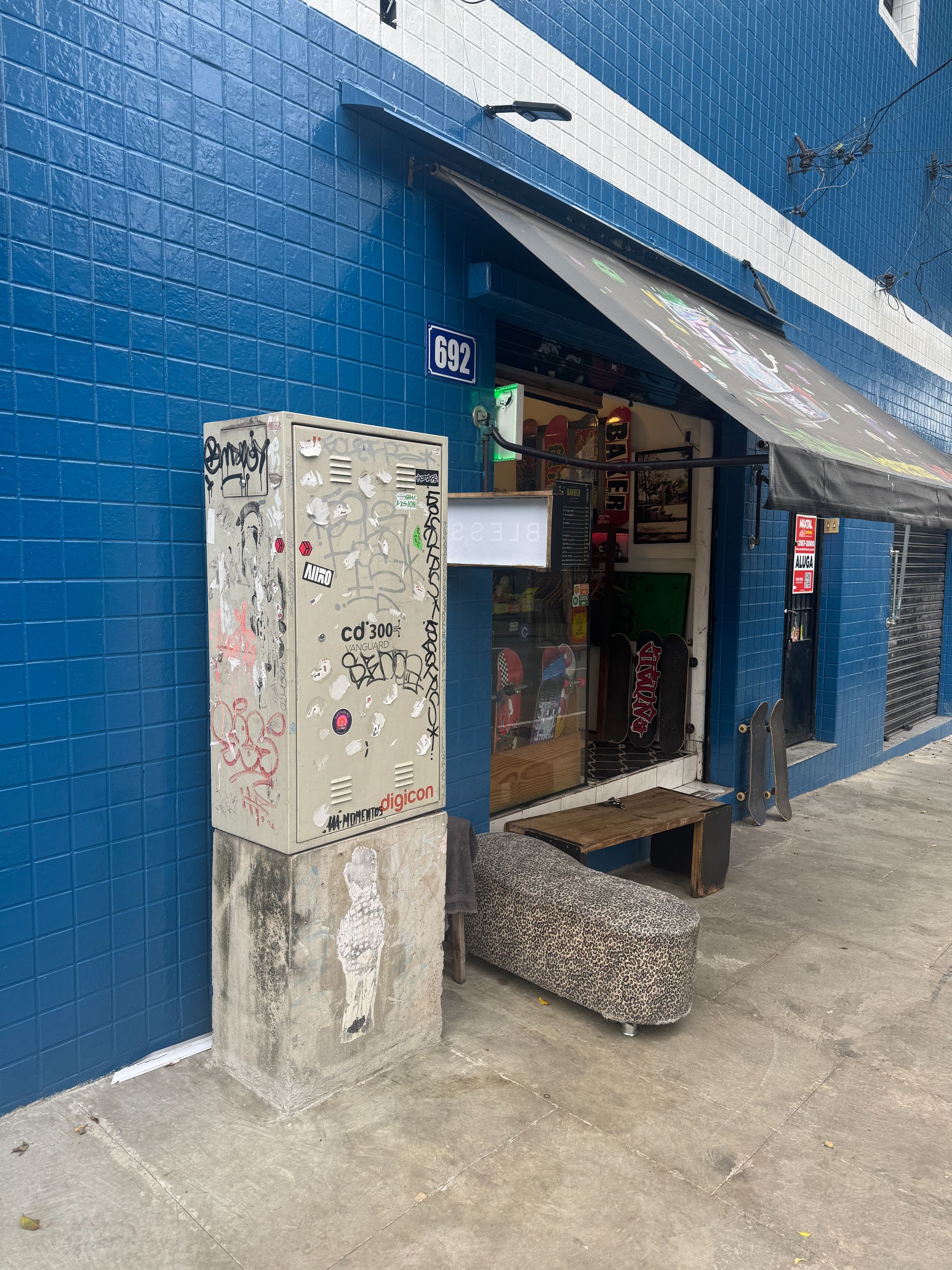 picture of the front of bless skateshop
