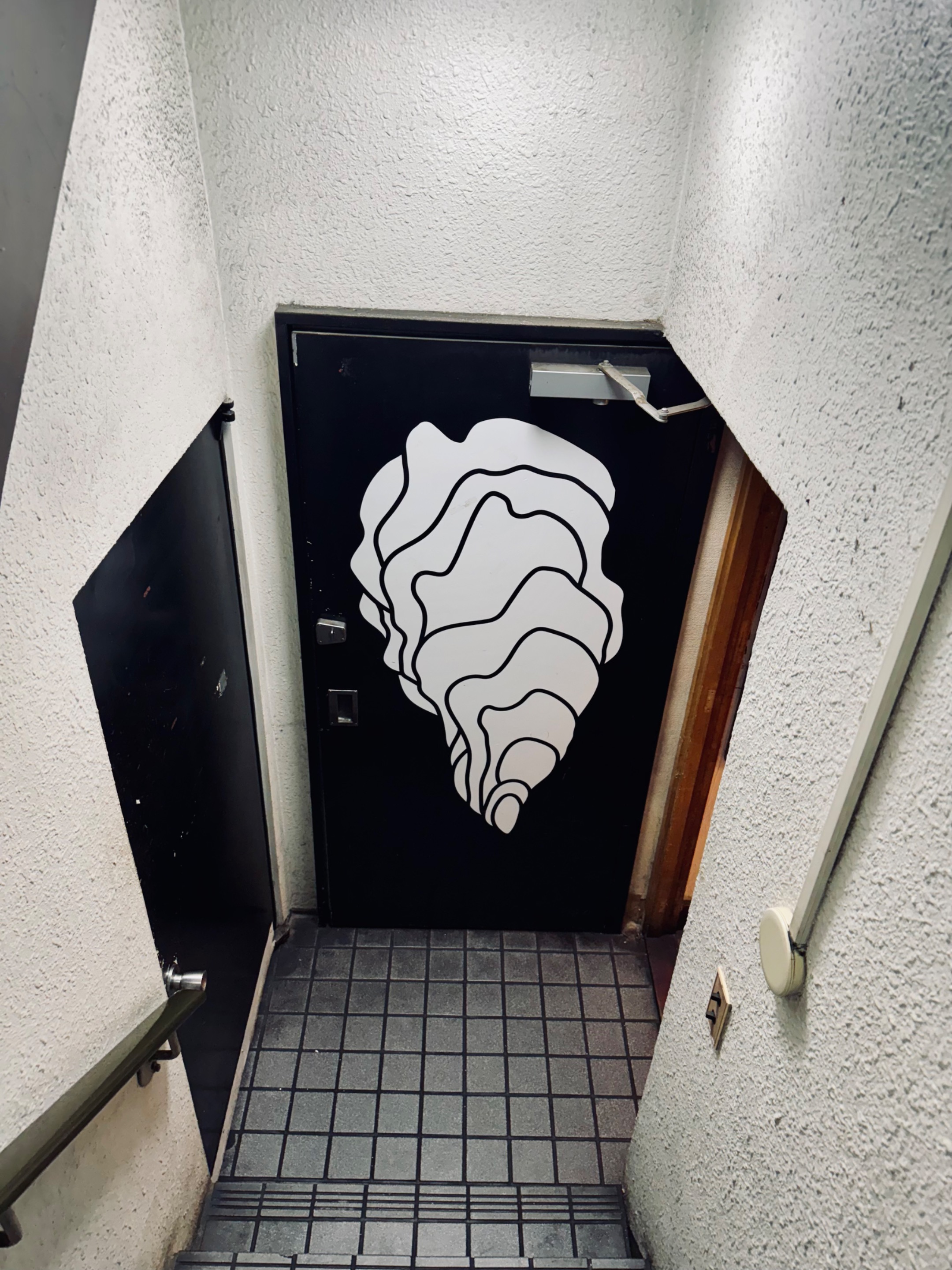 the door design looks like an oyster